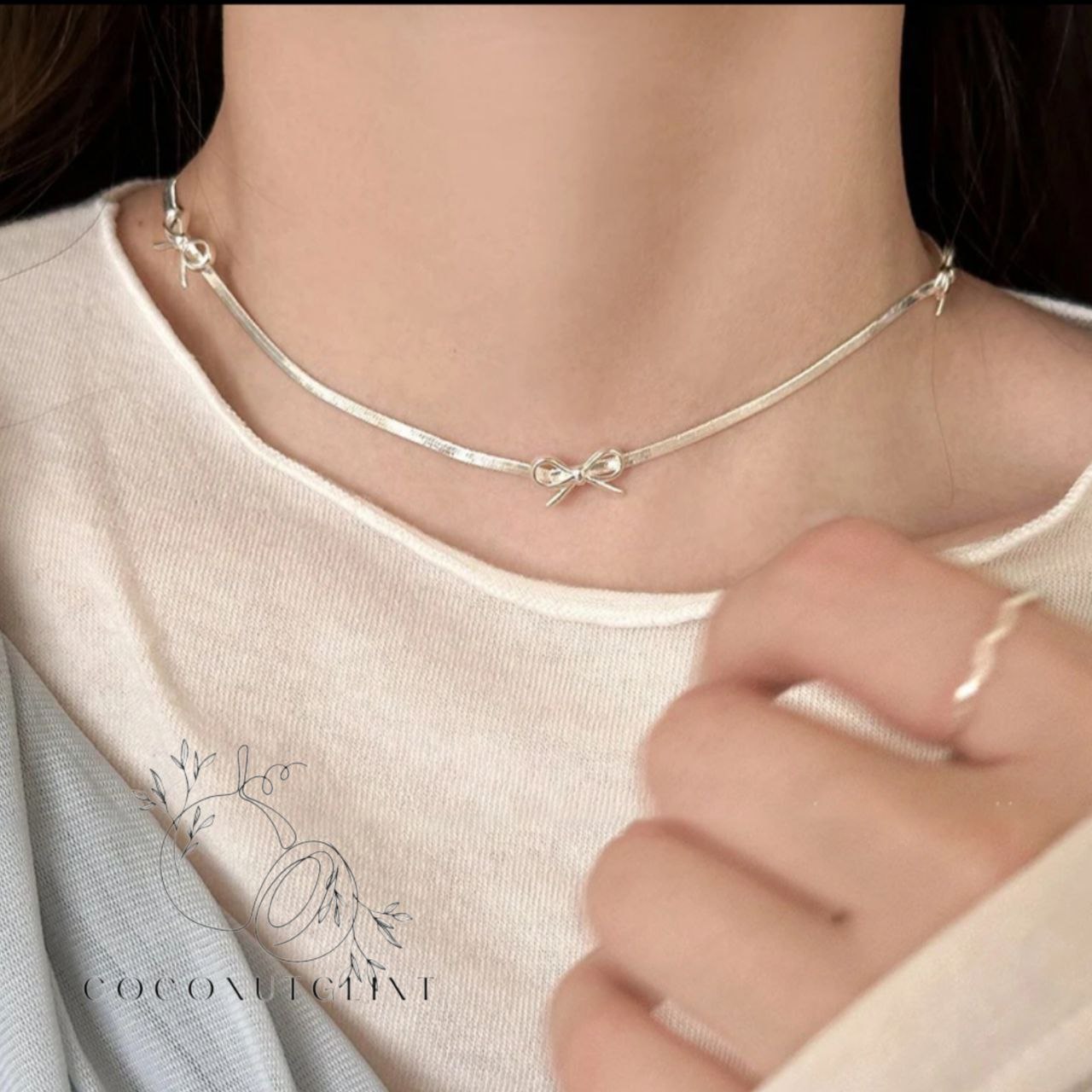 Delicate Bow Clavicle Chain